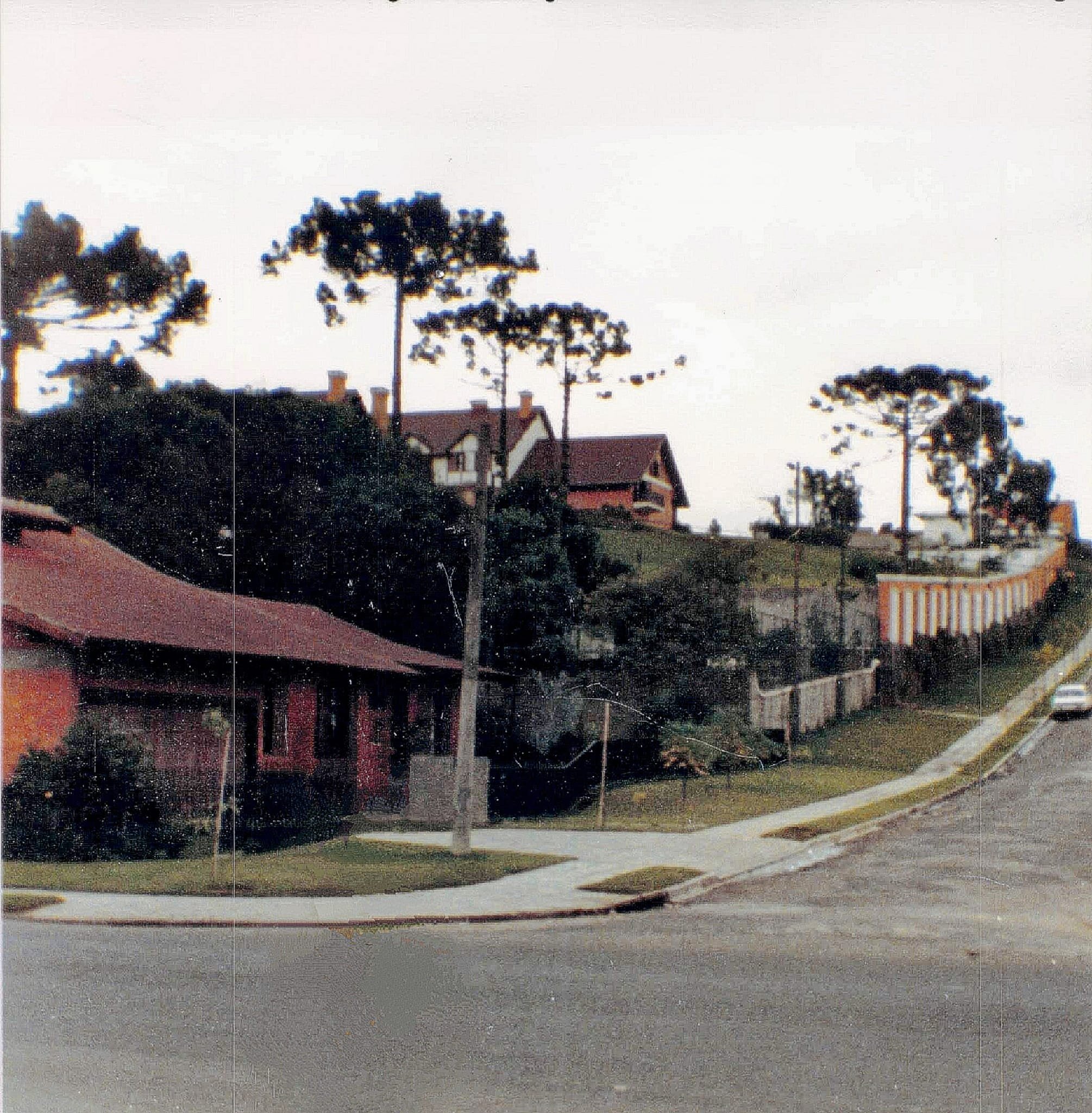 Cruzamento das ruas Mal. José Bernardino Bormann e Padre Agostinho - 1985 