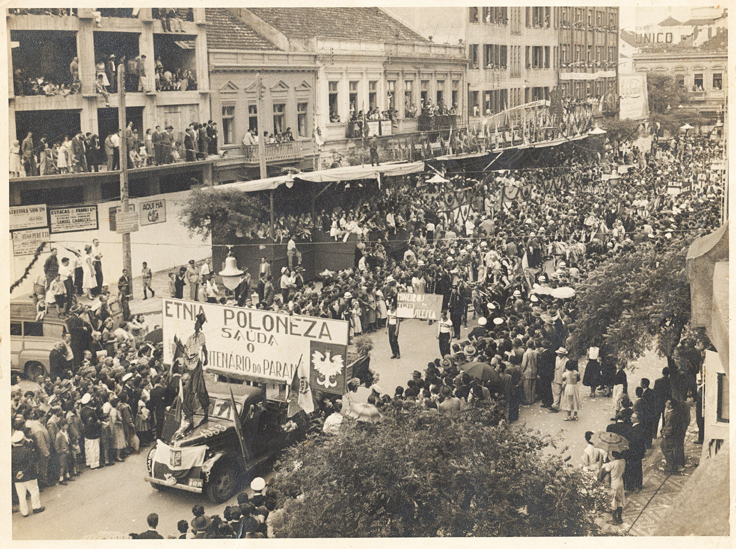 Desfile da Comunidade Polonesa no Centenário do Paraná - 1953