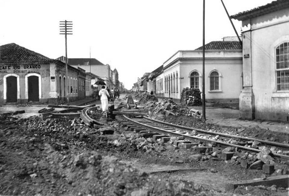 Instalação dos trilhos de bondes elétricos - 1912