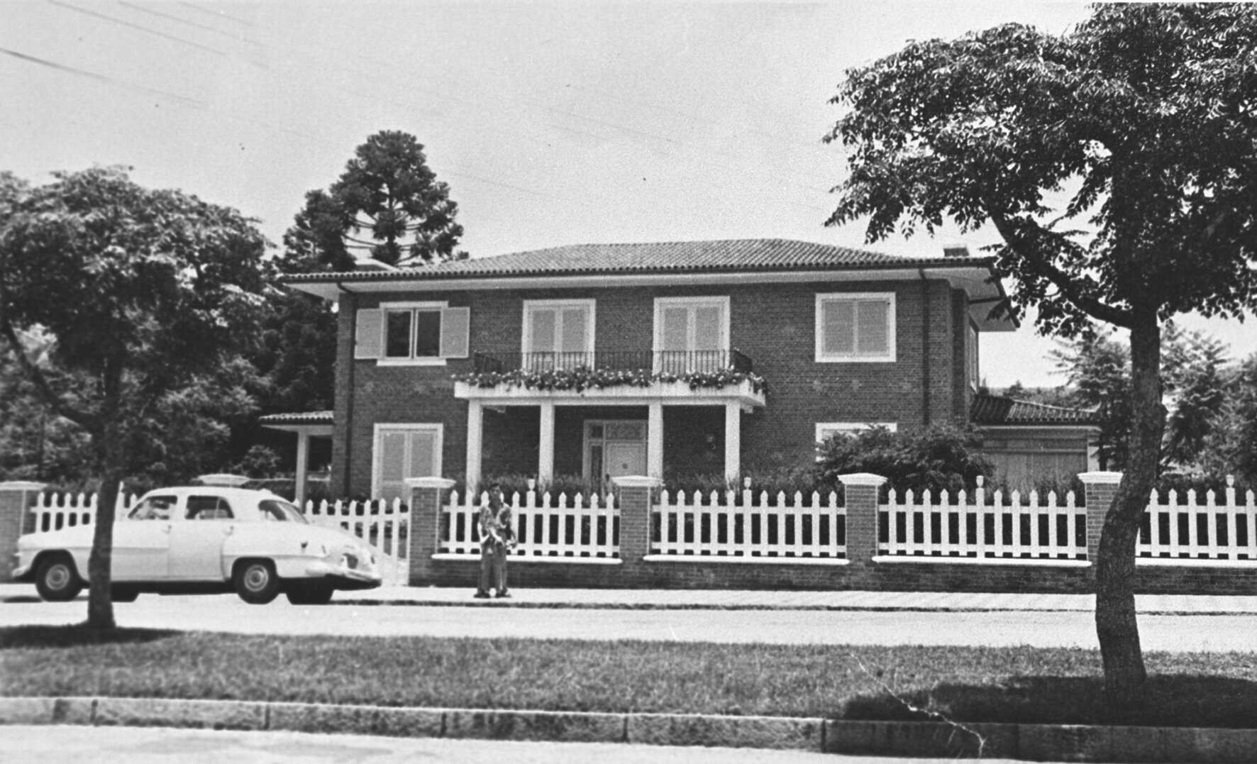 Casa da família Carneiro na avenida Visconde de Guarapuava - Década de 1950