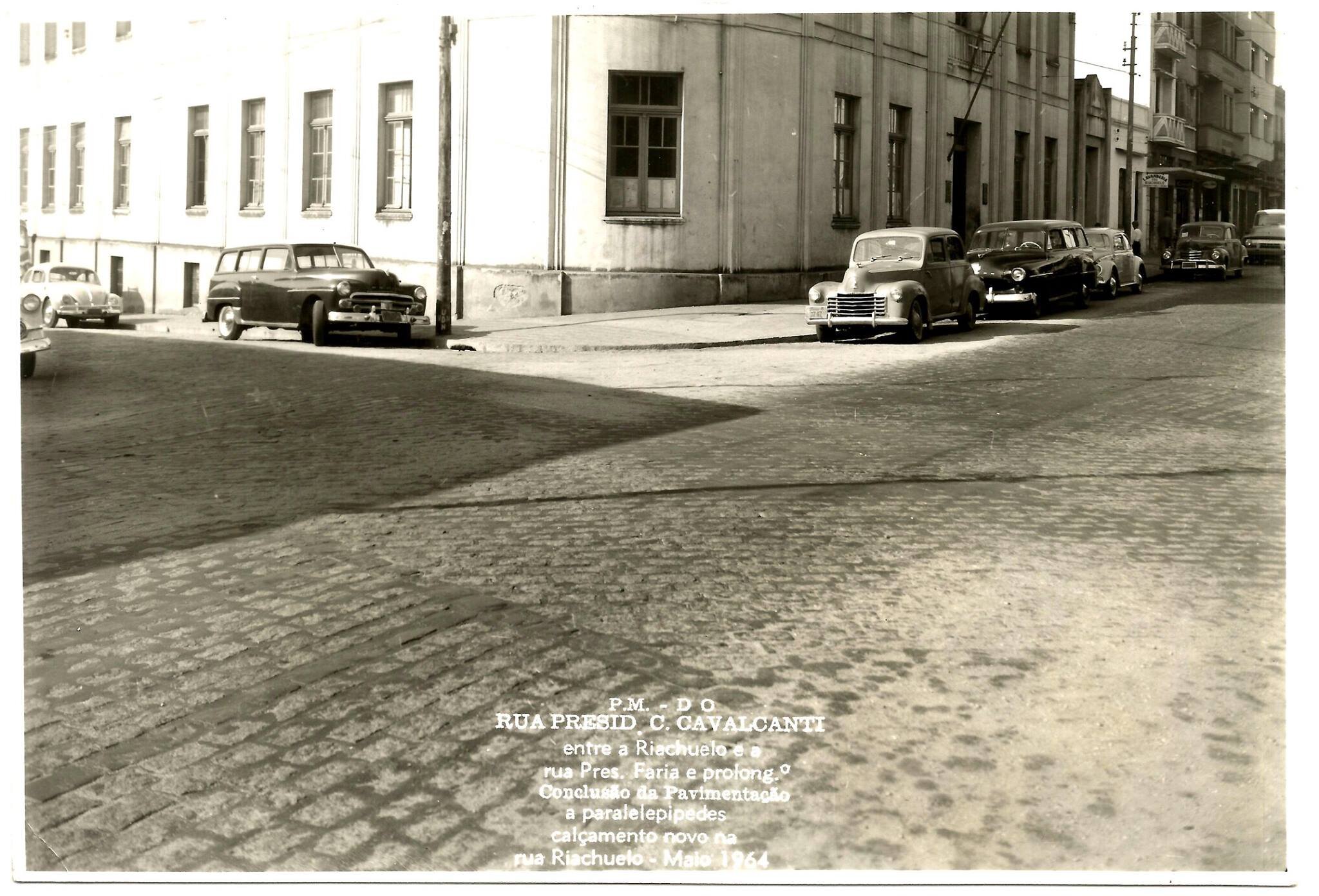 Calçamento da rua Presidente Carlos Cavalcanti - 1964