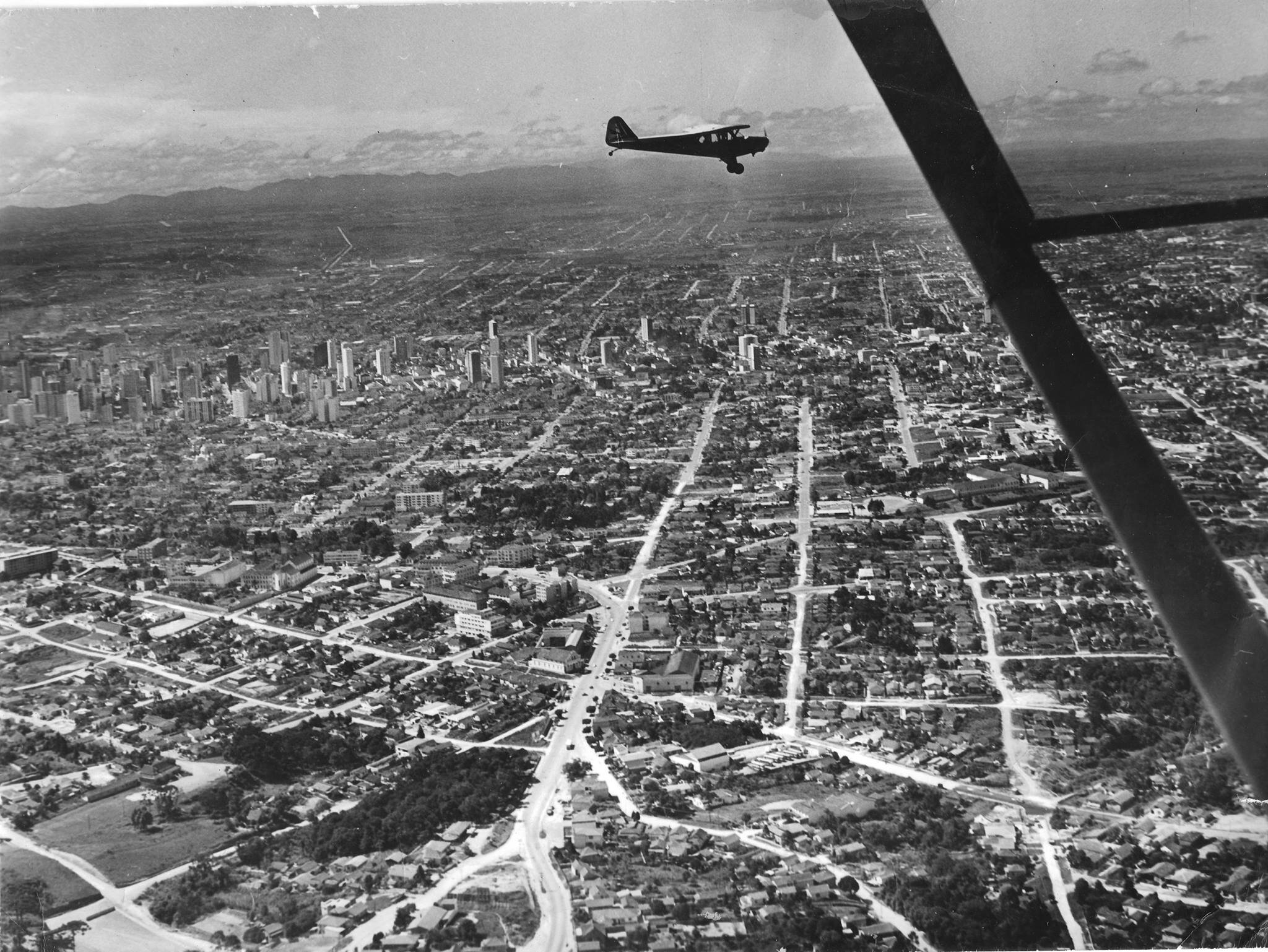 Vista aérea do bairro Mercês - Década de 1970